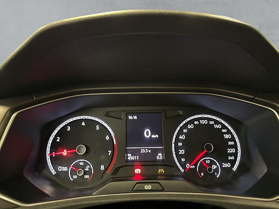 Volkswagen T-Roc 17 of 25