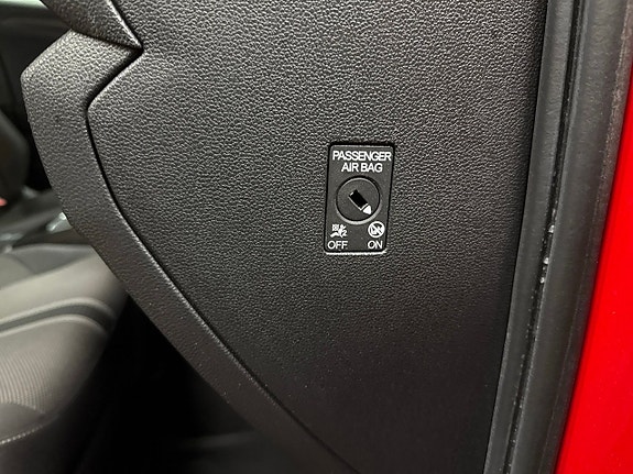 Volkswagen T-Roc 25 of 25