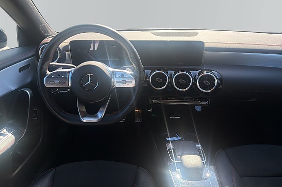 Mercedes-Benz CLA200 11 of 17