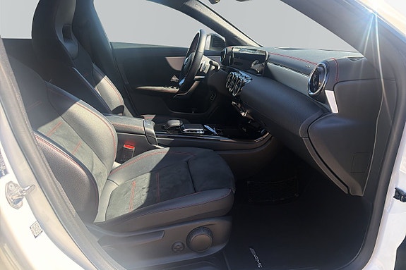 Mercedes-Benz CLA200 13 of 17