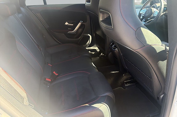 Mercedes-Benz CLA200 14 of 17