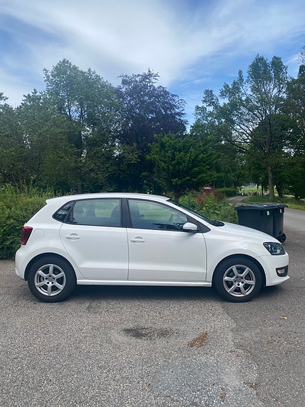 Volkswagen Polo 2 of 5