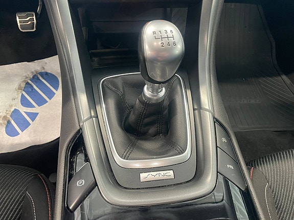 Ford Mondeo 19 of 24