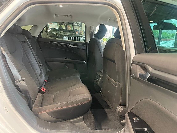 Ford Mondeo 13 of 24