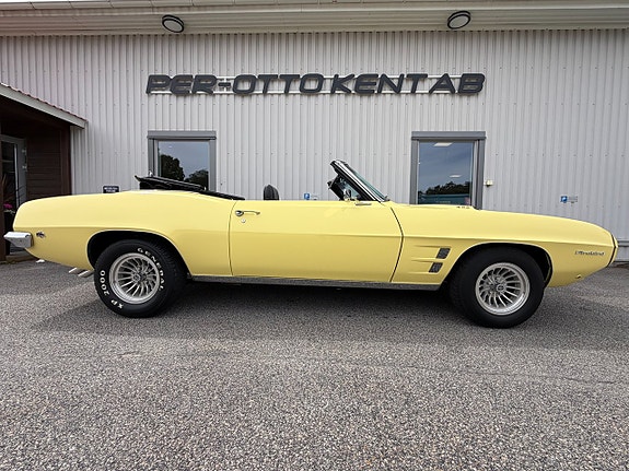 Pontiac Firebird 3 of 5