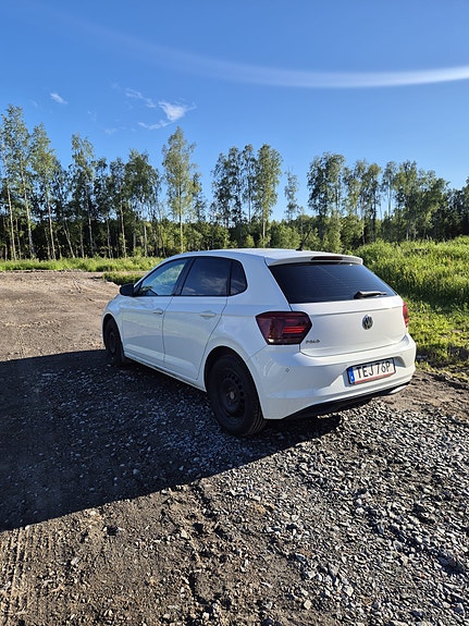 Volkswagen Polo 2 of 5