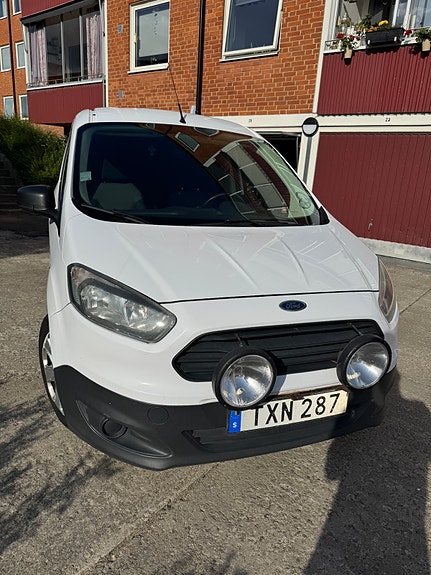 Ford Transit Courier 4 of 4