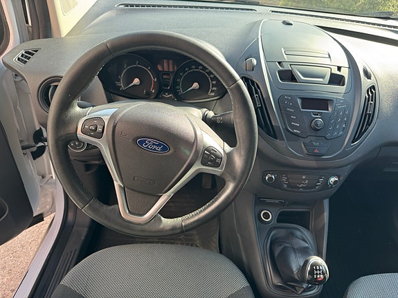 Ford Transit Courier 3 of 4