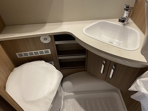 Knaus Scandinavian Selection 590 UE Demo vagn 13 of 18