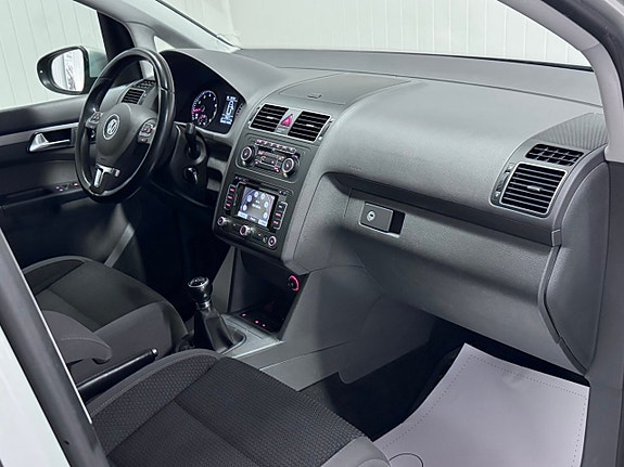 Volkswagen Touran 14 of 26