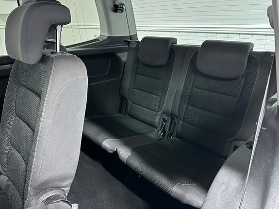 Volkswagen Touran 16 of 26