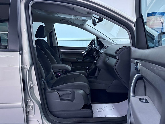 Volkswagen Touran 13 of 26