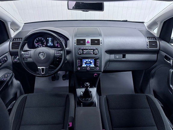 Volkswagen Touran 10 of 26
