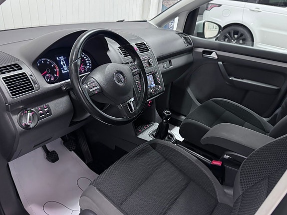 Volkswagen Touran 11 of 26