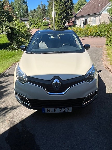 Renault Captur 3 of 5
