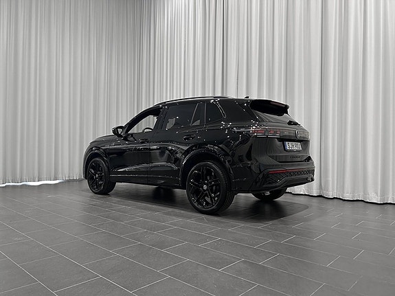 Volkswagen Tiguan 3 of 5
