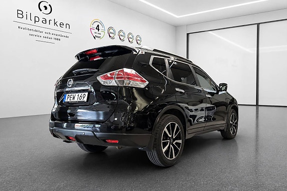 Nissan X-Trail 2 of 5