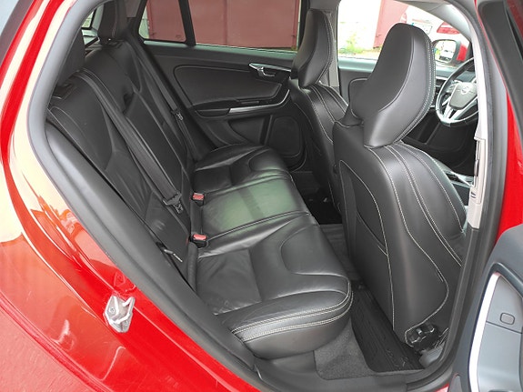 Volvo V60 8 of 12