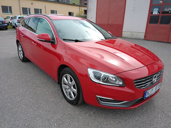 Volvo V60 2 of 12