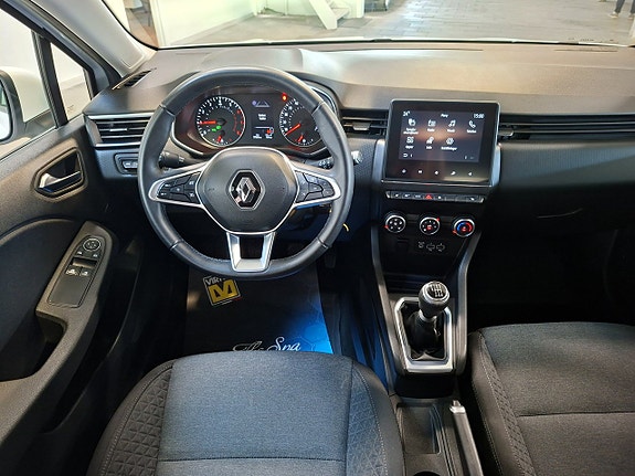 Renault Clio 10 of 16