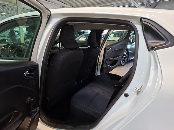 Renault Clio 9 of 16