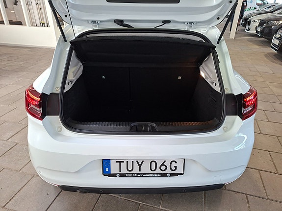 Renault Clio 11 of 16