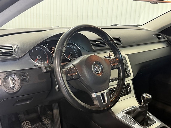 Volkswagen Passat CC 8 of 12
