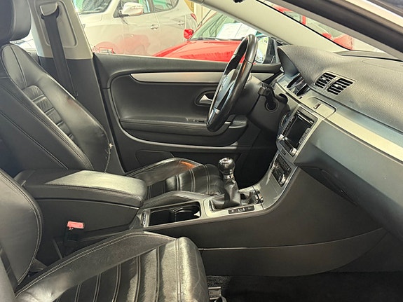 Volkswagen Passat CC 10 of 12