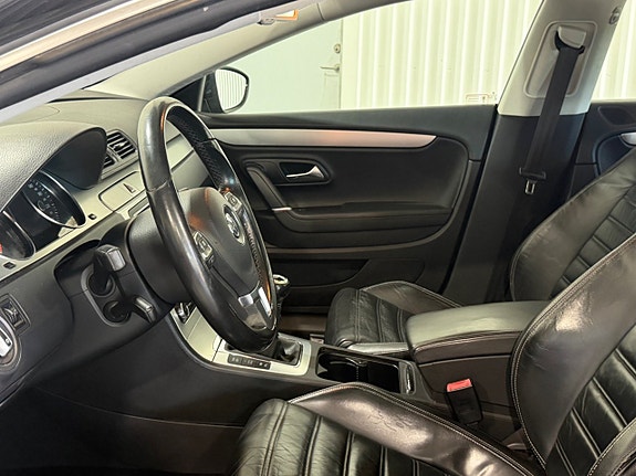 Volkswagen Passat CC 9 of 12
