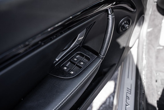 Maserati GranCabrio 16 of 21