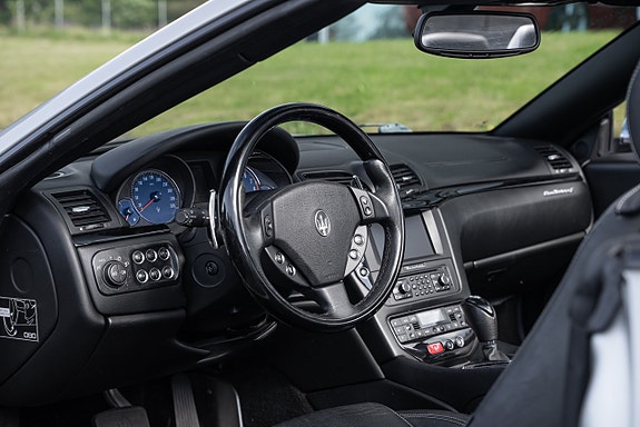 Maserati GranCabrio 13 of 21