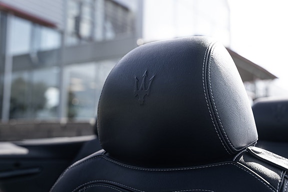 Maserati GranCabrio 17 of 21