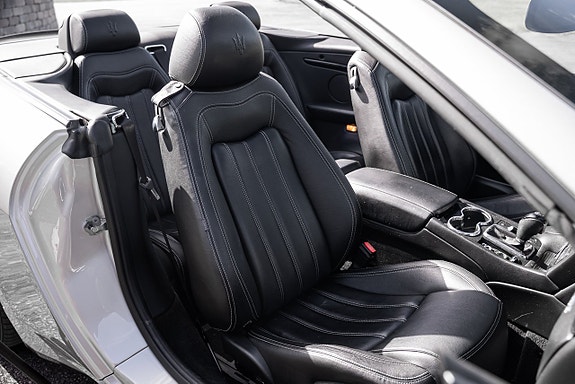 Maserati GranCabrio 10 of 21