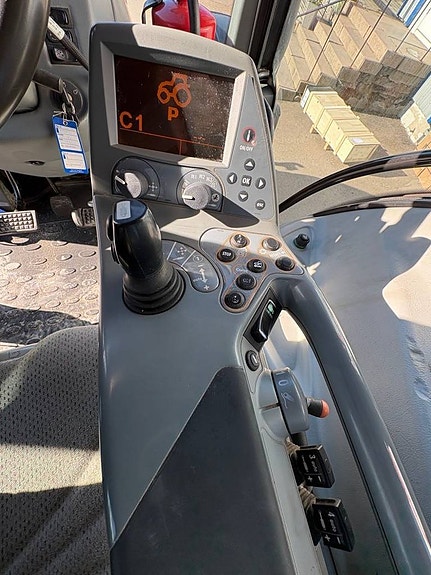 VALTRA T202 2010 6079 Tim 9 of 11