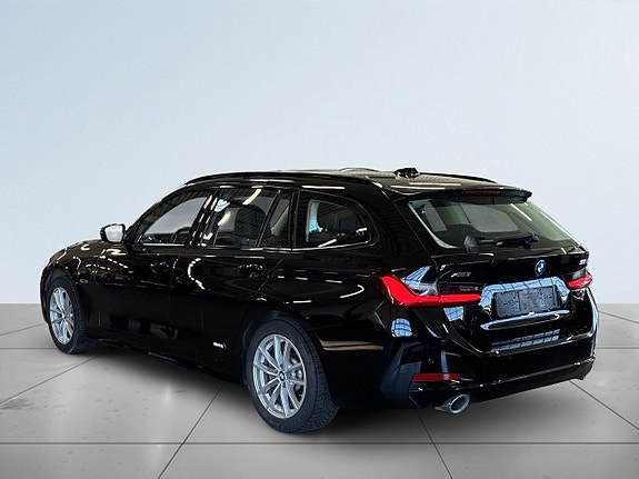BMW 330e 5 of 5