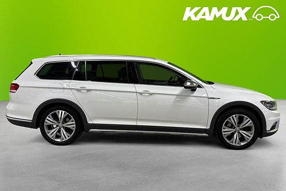 Volkswagen Passat Alltrack 2 of 5