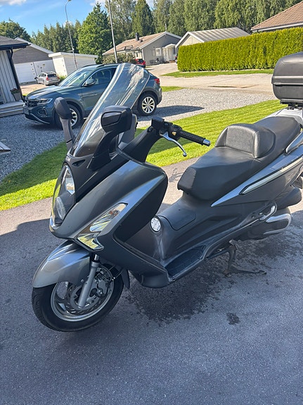 SYM GTS 250 2 of 3