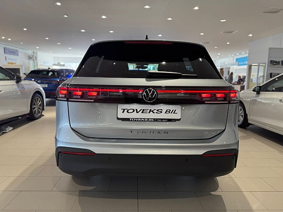 Volkswagen Tiguan 3 of 5
