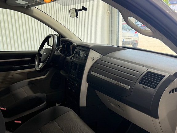Dodge Grand Caravan 14 of 15
