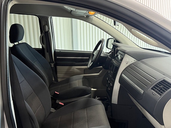 Dodge Grand Caravan 15 of 15