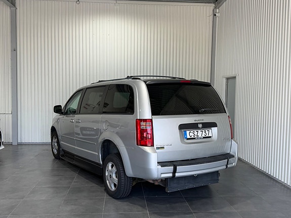 Dodge Grand Caravan 4 of 15