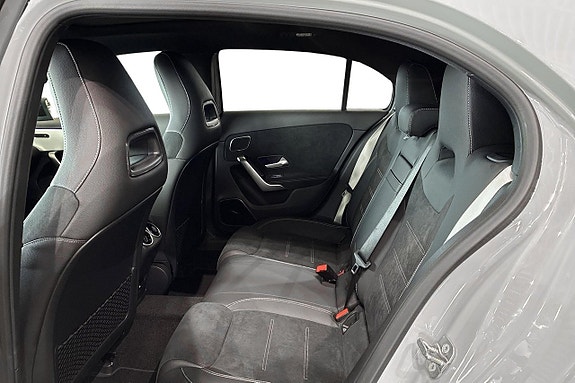 Mercedes-Benz A250 e 10 of 15