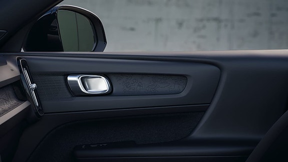 Volvo EX40 7 of 21
