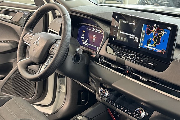 Mitsubishi Outlander 12 of 18