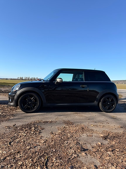 MINI Cooper 2 of 5