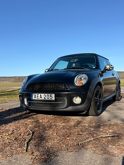 MINI Cooper 4 of 5