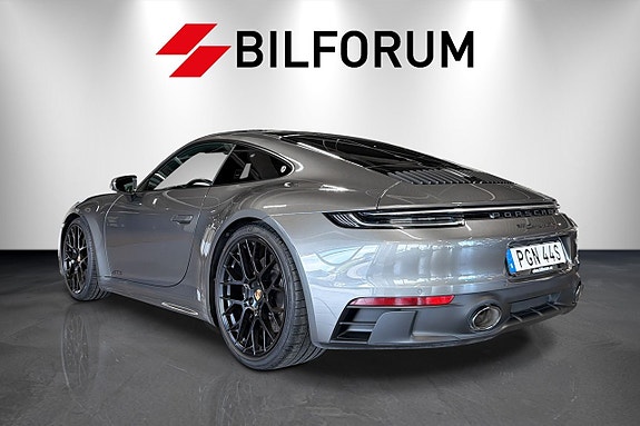 Porsche 911 Carrera GTS 3 of 5