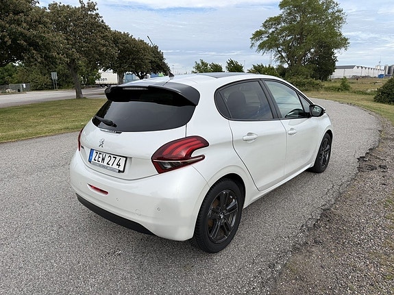 Peugeot 208 4 of 5
