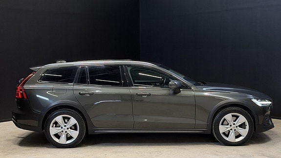 Volvo V60 Cross Country 10 of 29