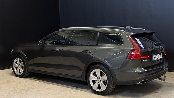 Volvo V60 Cross Country 5 of 5
